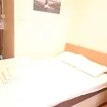 Golden Sky Hotel Couette-café