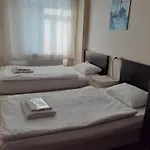 Golden Sky Hotel Couette-café