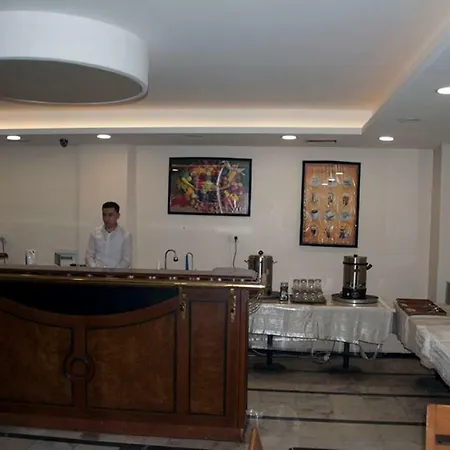 Bed & Breakfast Golden Sky Hotel 2*