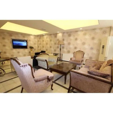 Golden Sky Hotel ベッド・アンド・ブレックファスト 2*